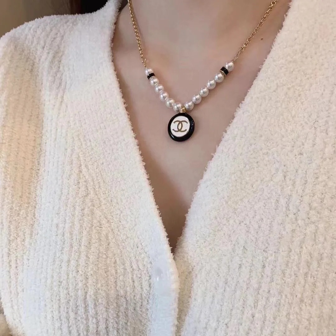 Chanel Black and White Round Charm Pearl Bracelet Necklace - Image 2