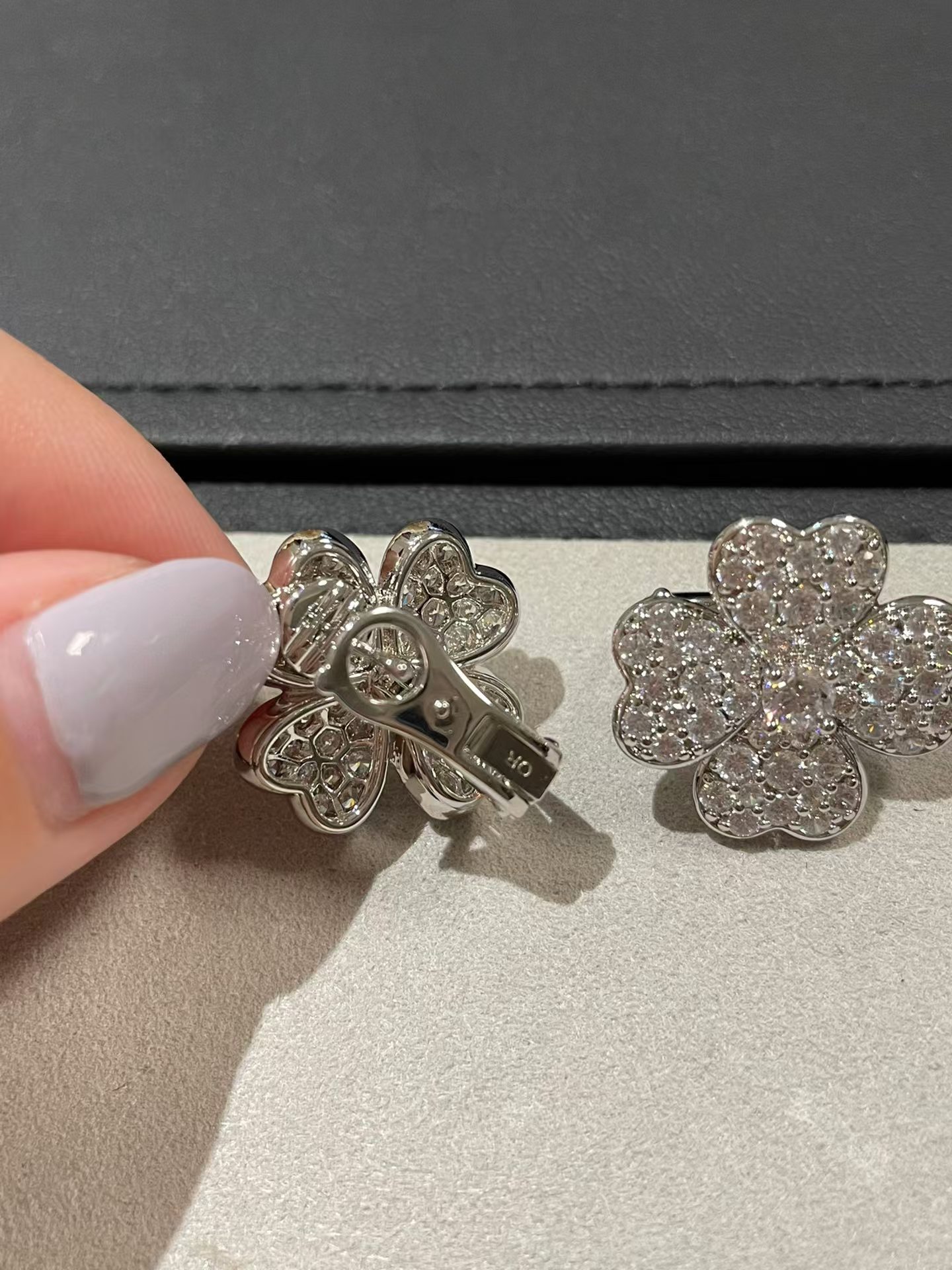 VCA Cosmos Earrings - Small - Image 4