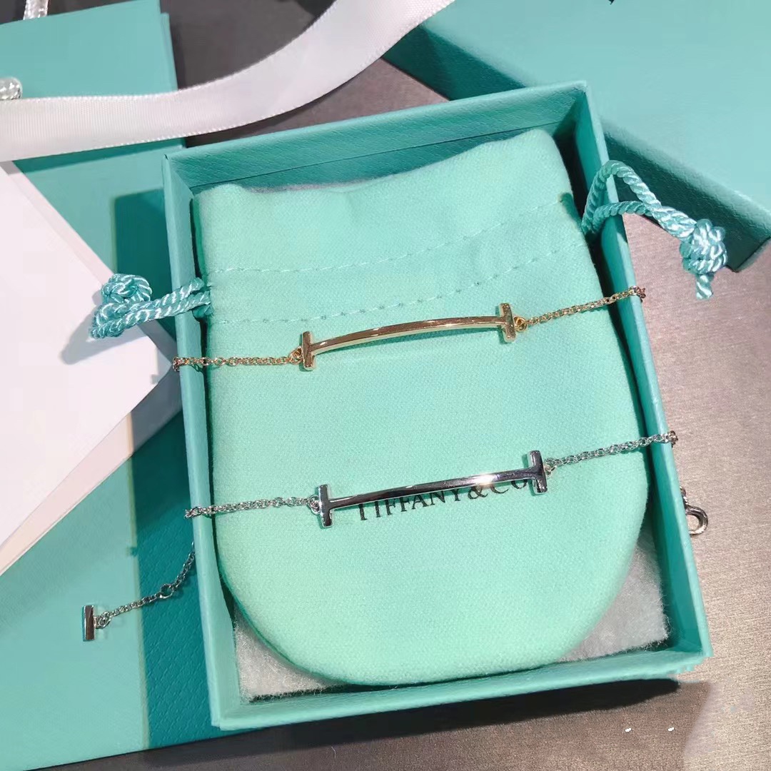 Tiffany No Diamond Smooth T Bracelet