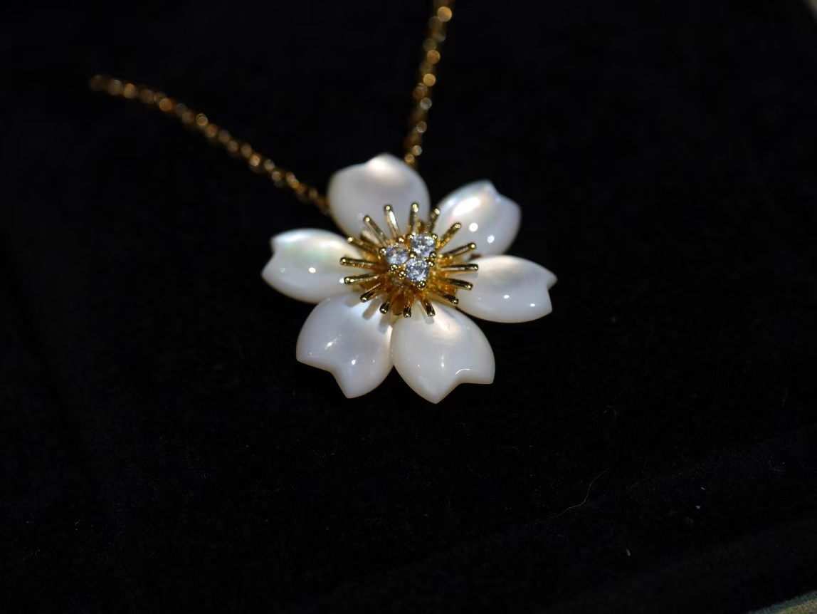 VCA Rose de Noël Pendant Necklace - Mini - Image 8