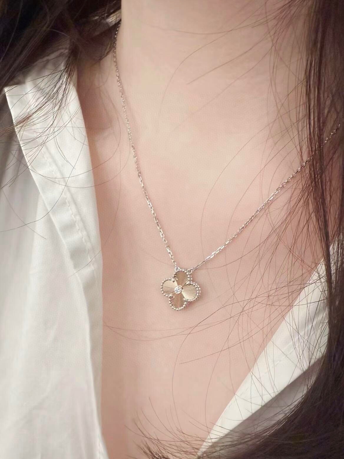 VCA Silver Gold Vintage Alhambra Pendant Necklace, 1 Motif - Image 5