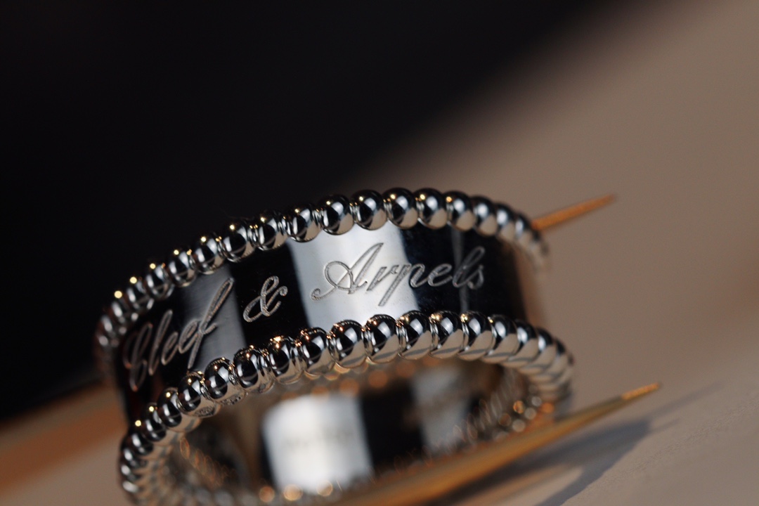 VCA Perlee Signature Ring - Image 4