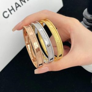 VCA Perlee Signature Bracelet - Medium Bangle