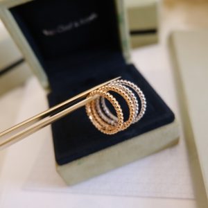 VCA Perlee Minimalist Ring