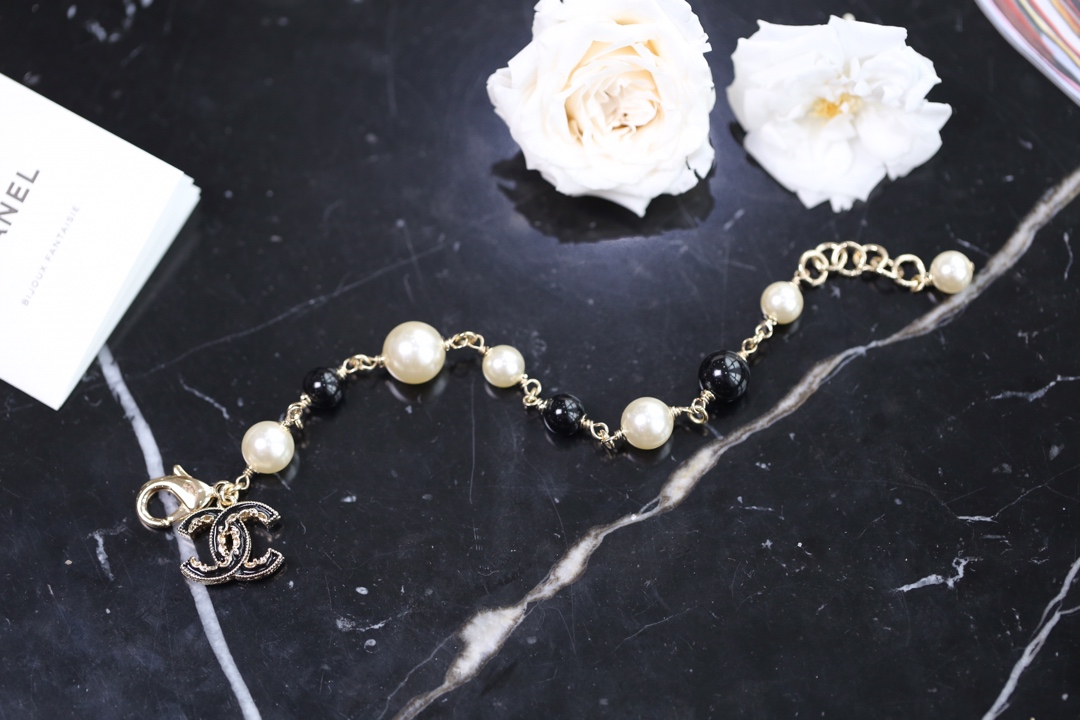 Chanel Black Bead Vintage Pearl Bracelet with CC Charm - Image 3