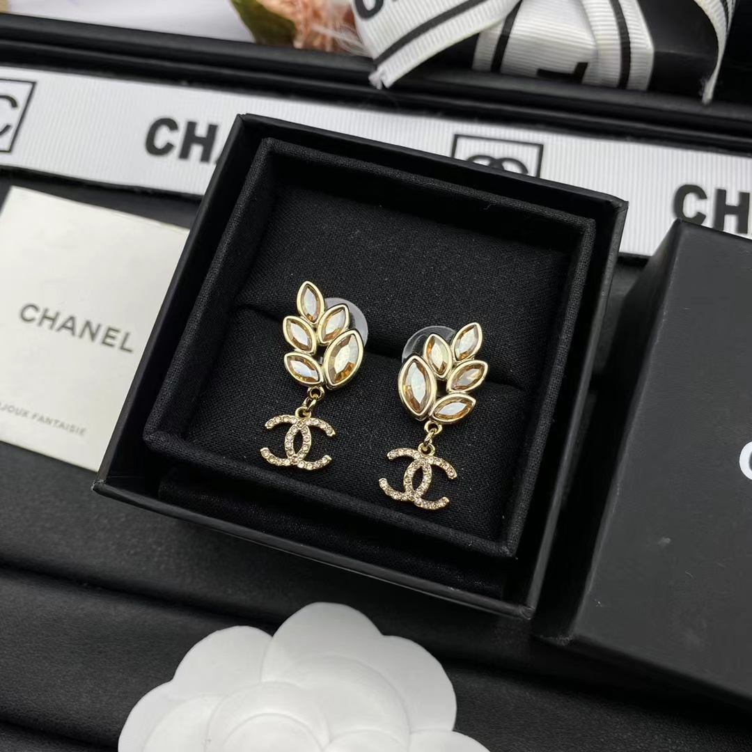 Chanel Amber Leaf Earrings - Image 3
