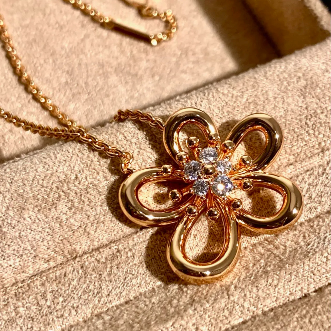 VCA Flowerlace Pendant Necklace - Image 2