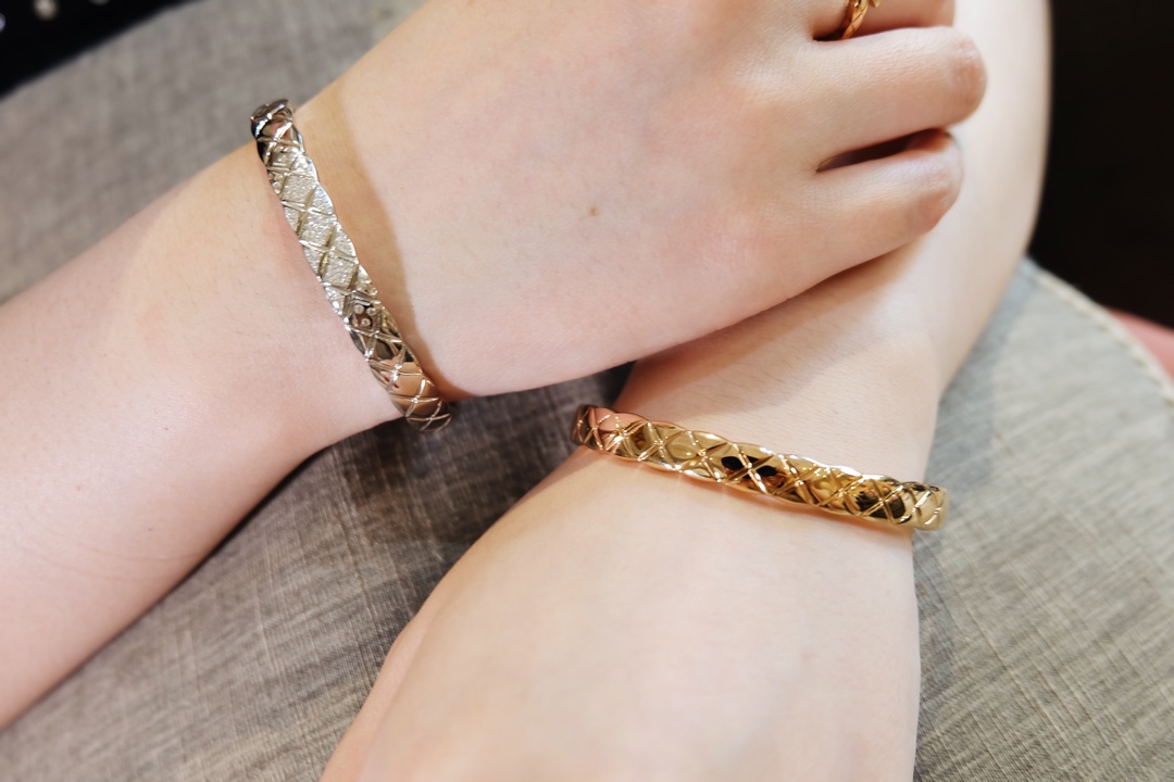 Chanel Diamond Coco Crush Bangle Bracelet - Wide Version - Image 20