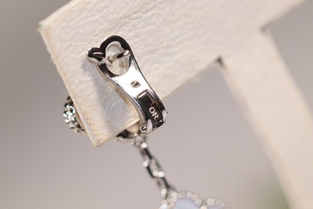 VCA Magic Alhambra Earrings 3 Motifs - Image 8