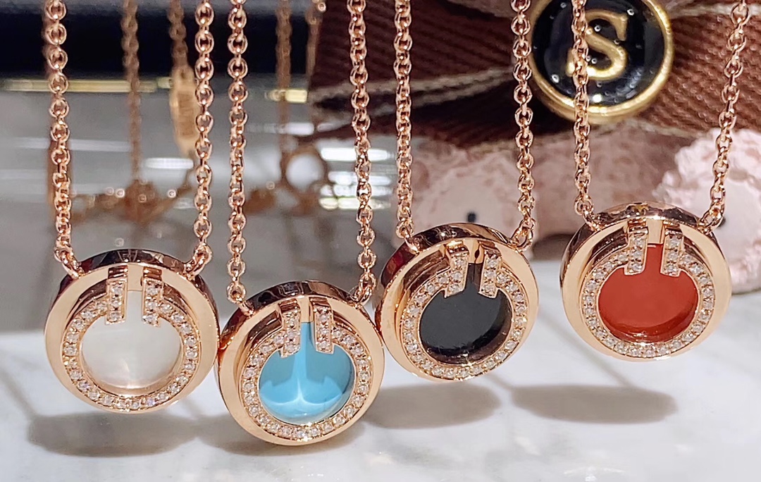 Tiffany Limited Version Round Pendant Necklace - Image 2
