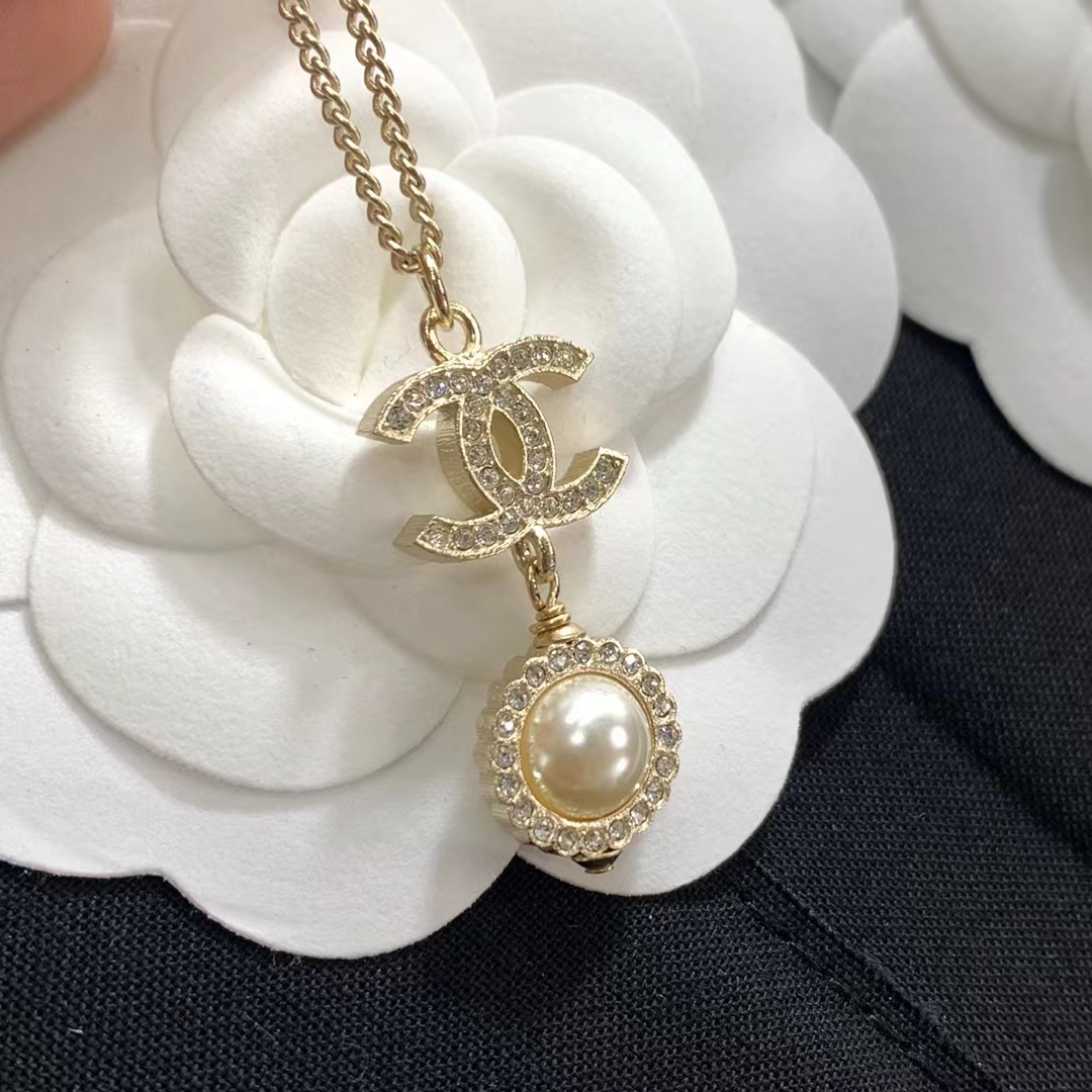 Chanel Minimalist Double C Pearl Drop Necklace - Image 3
