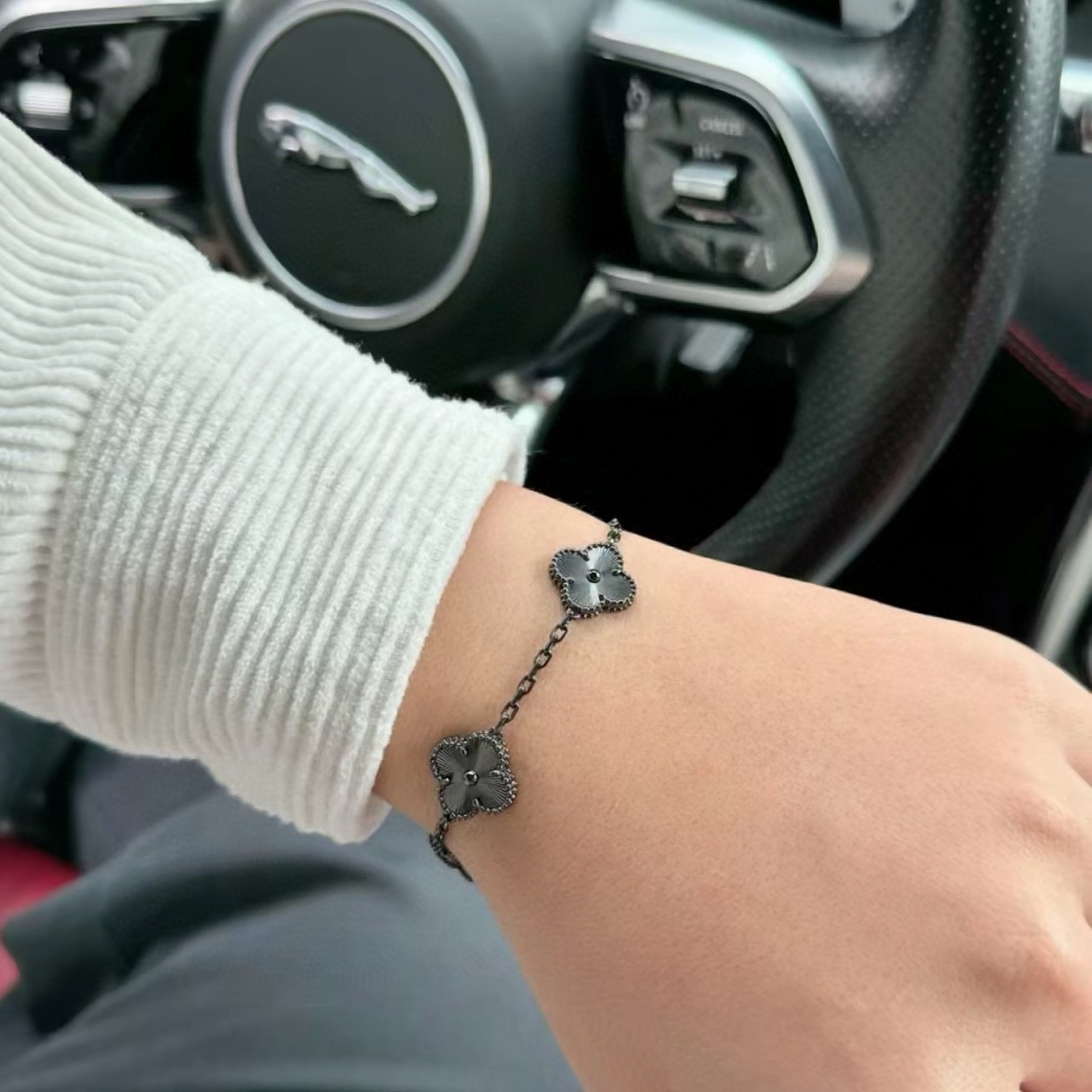 VCA Darth Vader Black Vintage Alhambra 5 Motifs Bracelet - Image 13