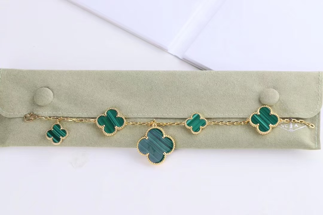 VCA Magic Alhambra Bracelet 5 Motifs - Image 7
