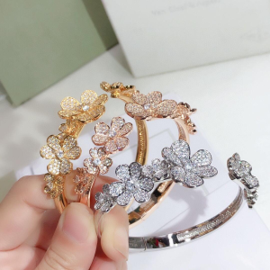 VCA Full Diamond Frivole 7 Flowers Bangle Bracelet