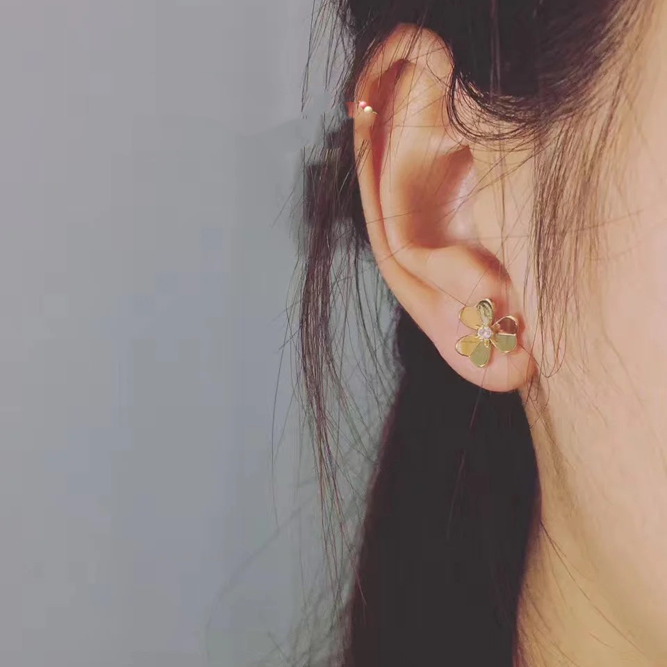 VCA Stud Frivole Earrings - Image 7