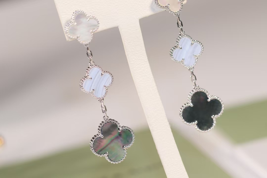 VCA Magic Alhambra Earrings 3 Motifs - Image 4