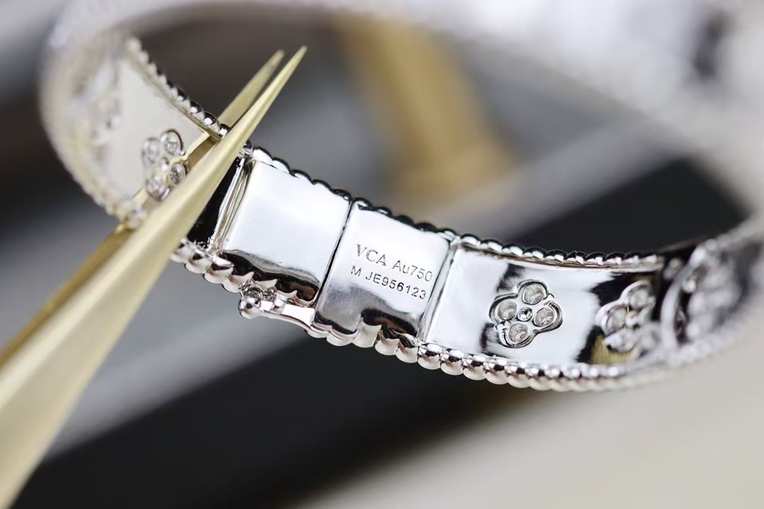 VCA Perlee Clovers Bracelet, Medium Bangle - Image 12
