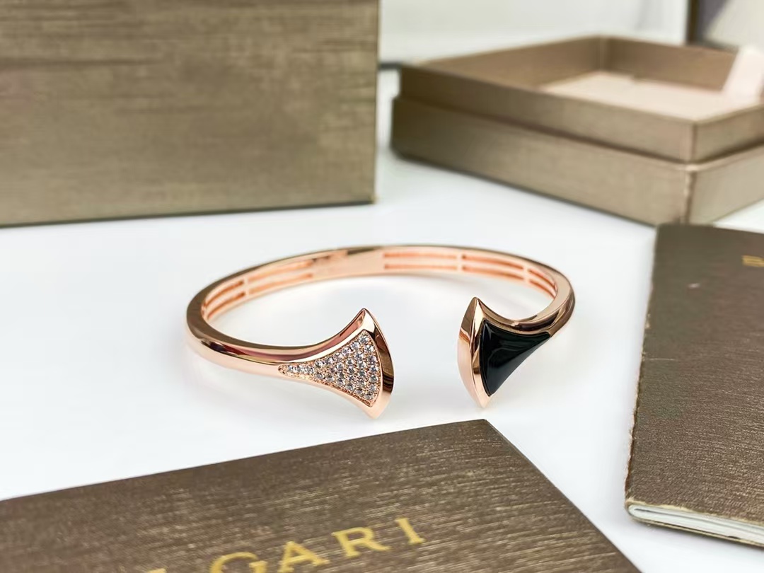Bvlgari Divas' Dream Open Cuff Bangle Bracelet in Rose Gold - Image 7