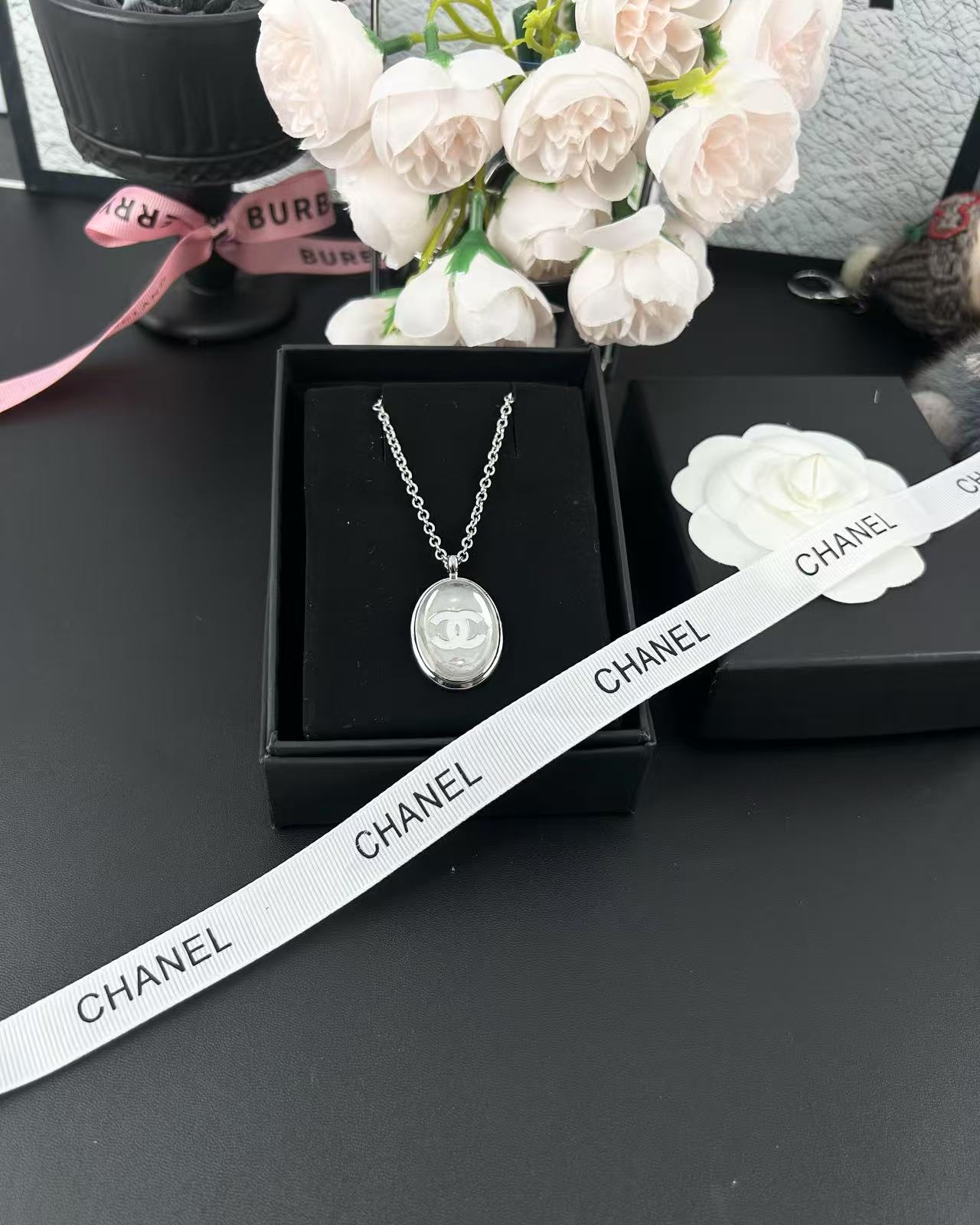 Chanel Silver Mirror Surface Oval Pendant Necklace - Image 5