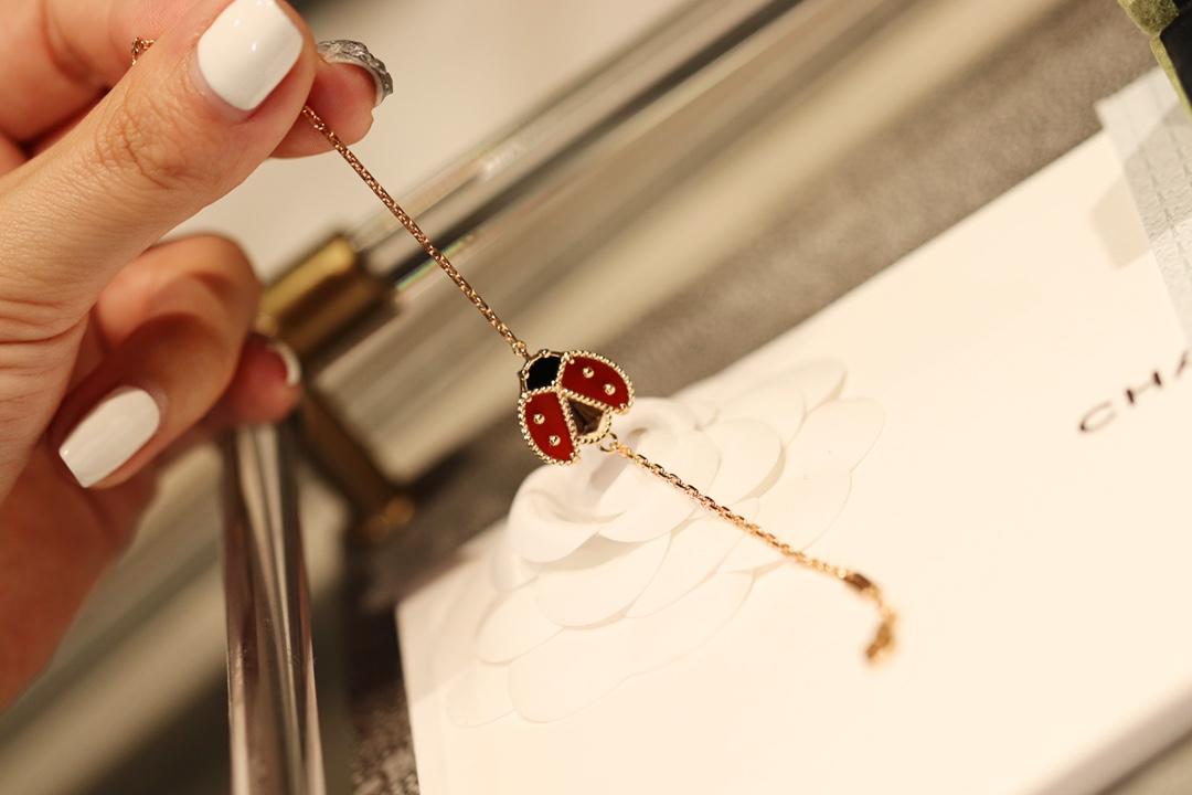 VCA Fauna Ladybug Lucky Spring Bracelet - Image 2