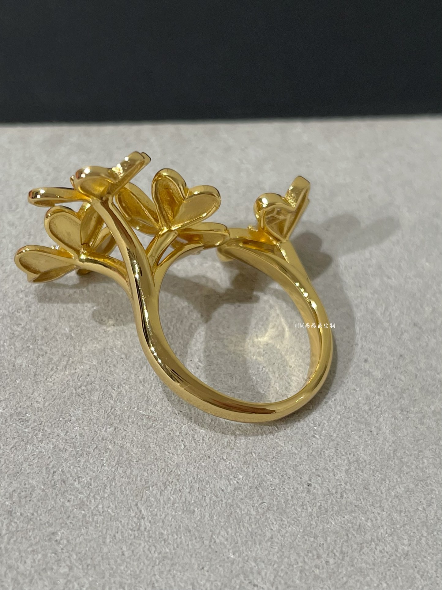VCA Frivole Between the Finger Ring - Image 6