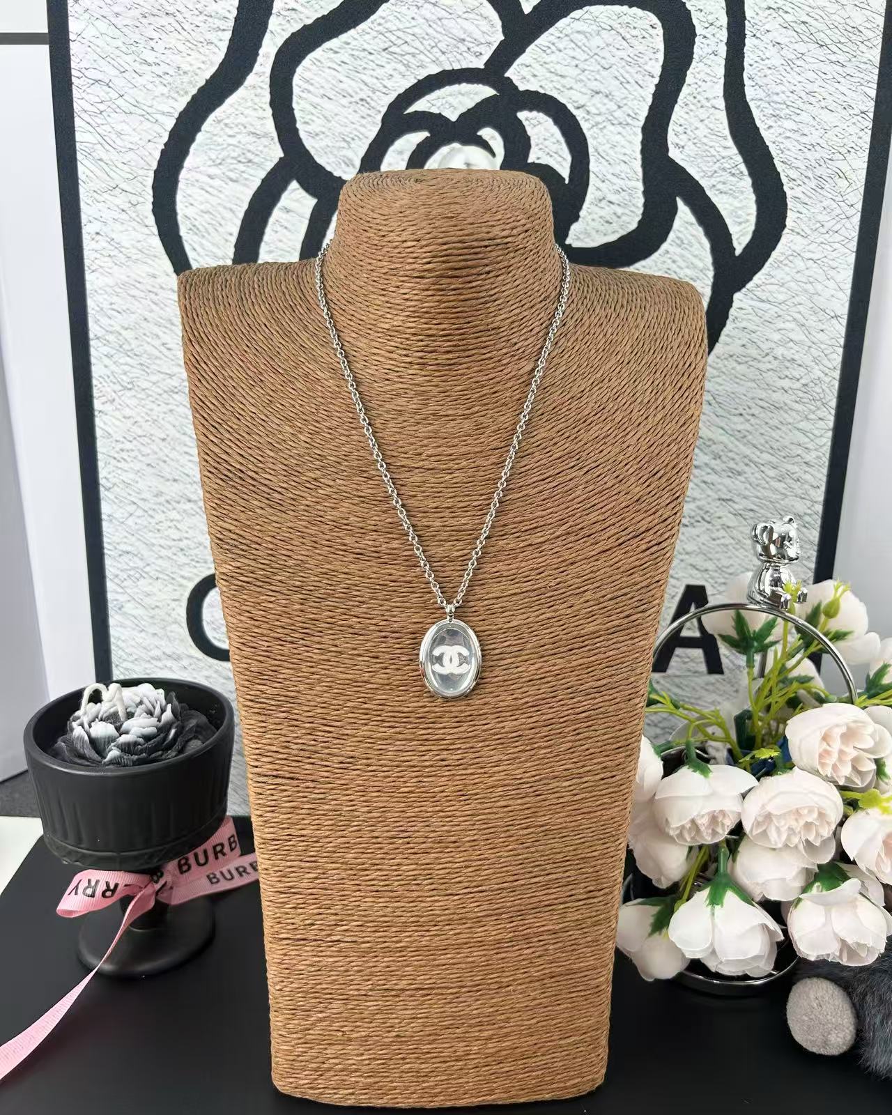 Chanel Silver Mirror Surface Oval Pendant Necklace - Image 2