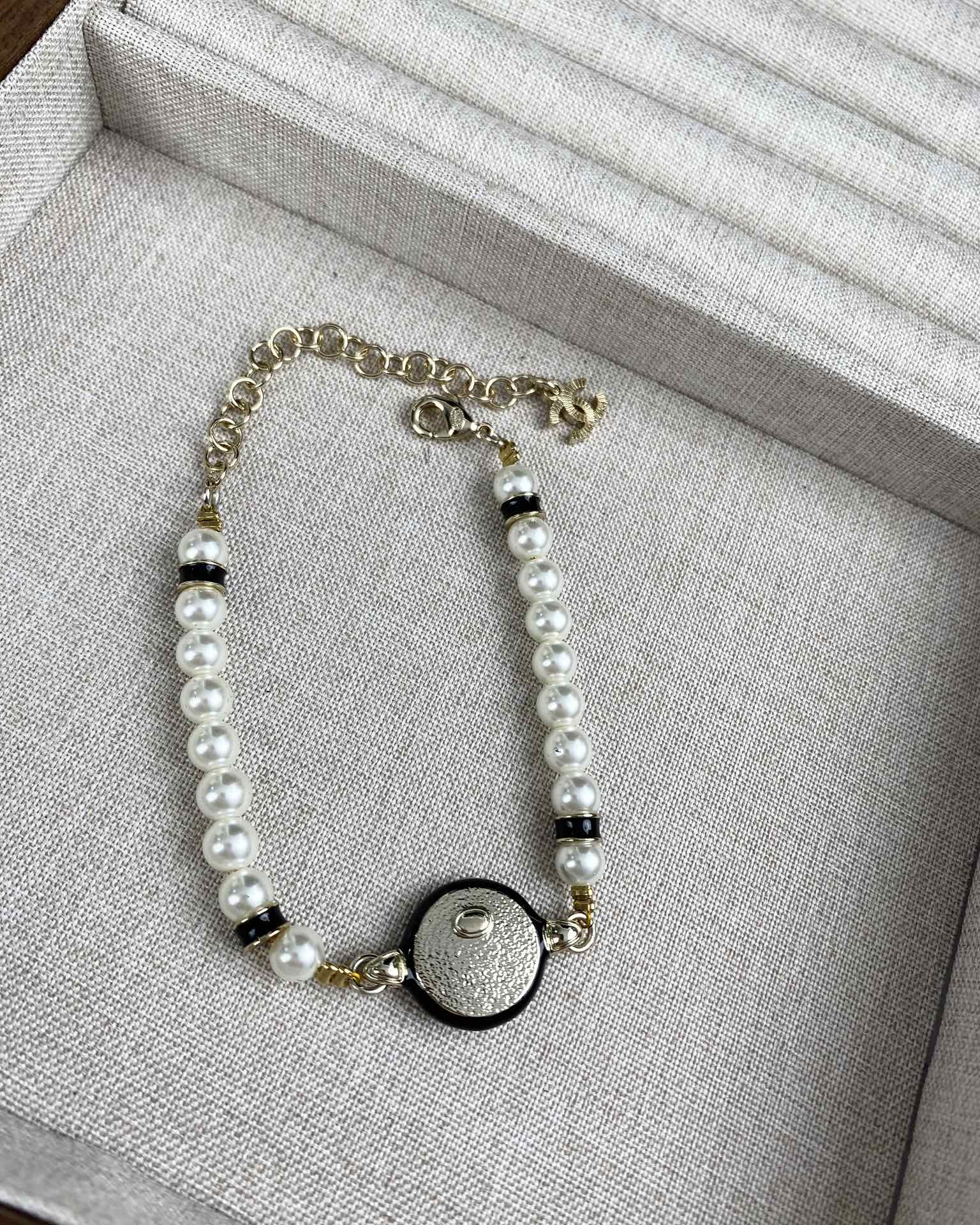 Chanel Black and White Round Charm Pearl Bracelet Necklace - Image 6