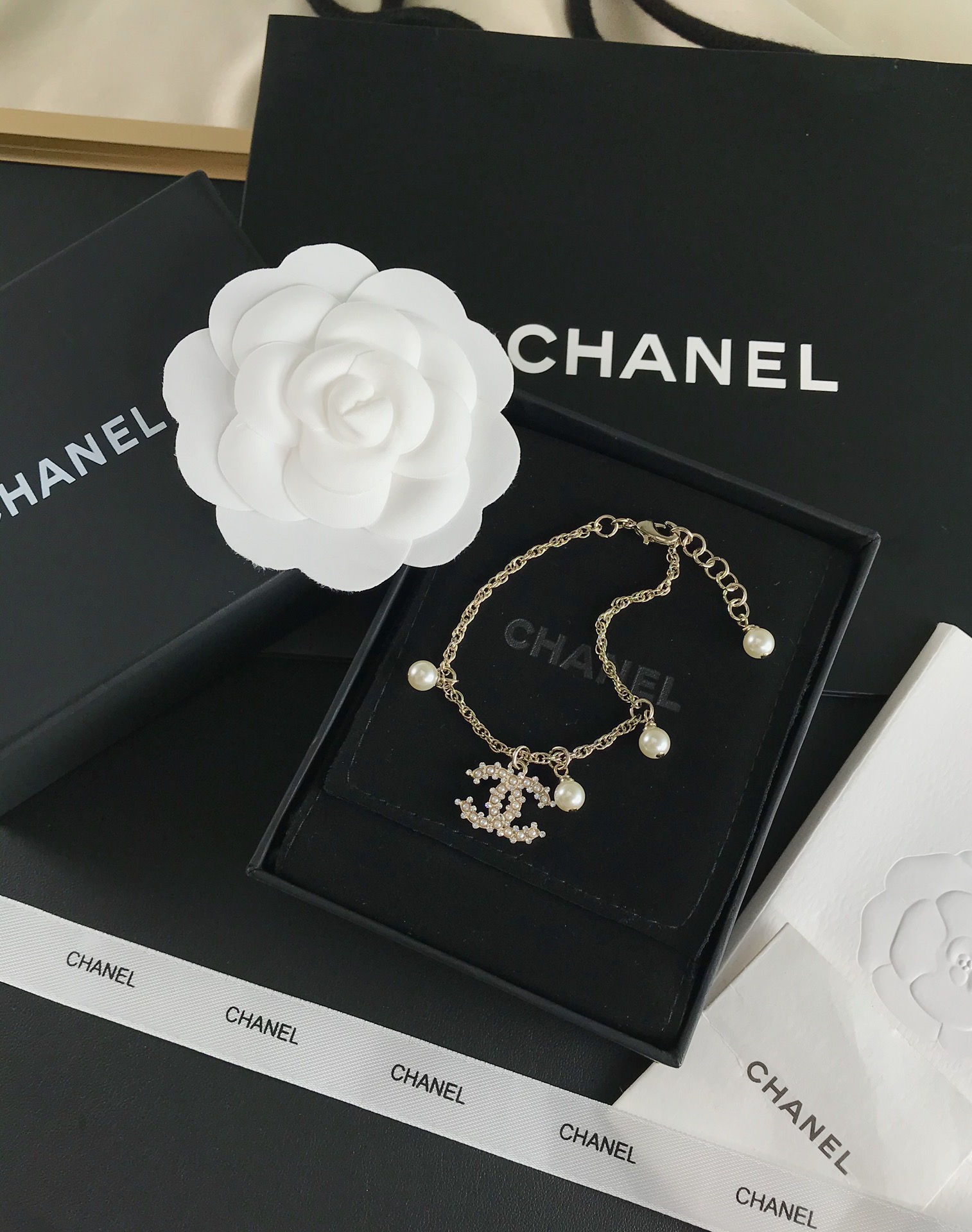 Chanel Pearls CC Charm Chain Bracelet - Image 4