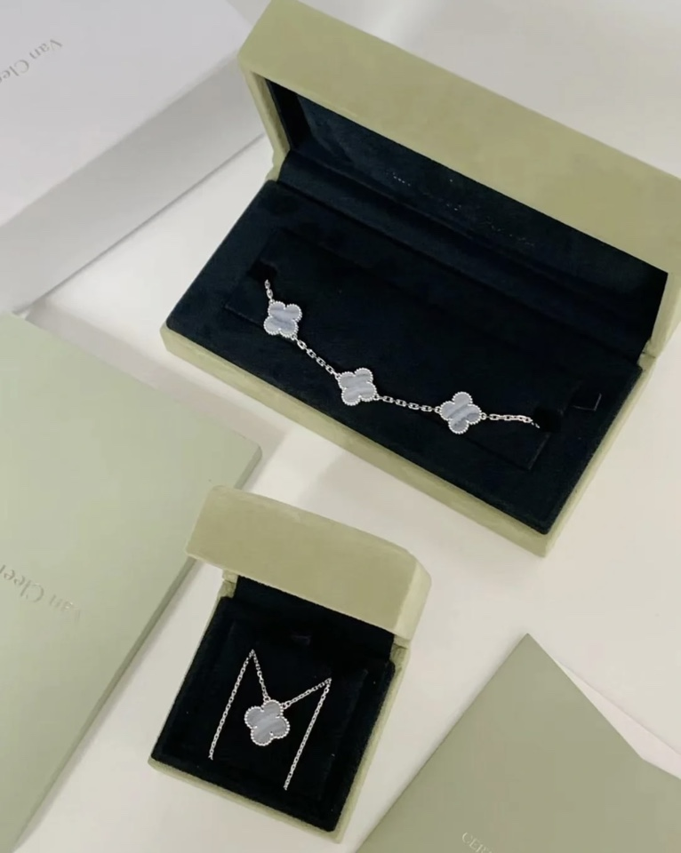 VCA Blue Chalcedony Clover Vintage Alhambra Pendant Necklace Bracelet