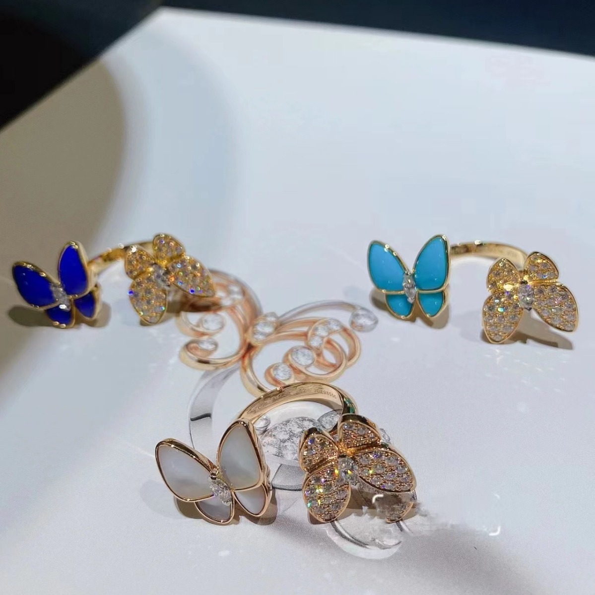 VCA Two Butterfly Between Finger Ring - Image 5