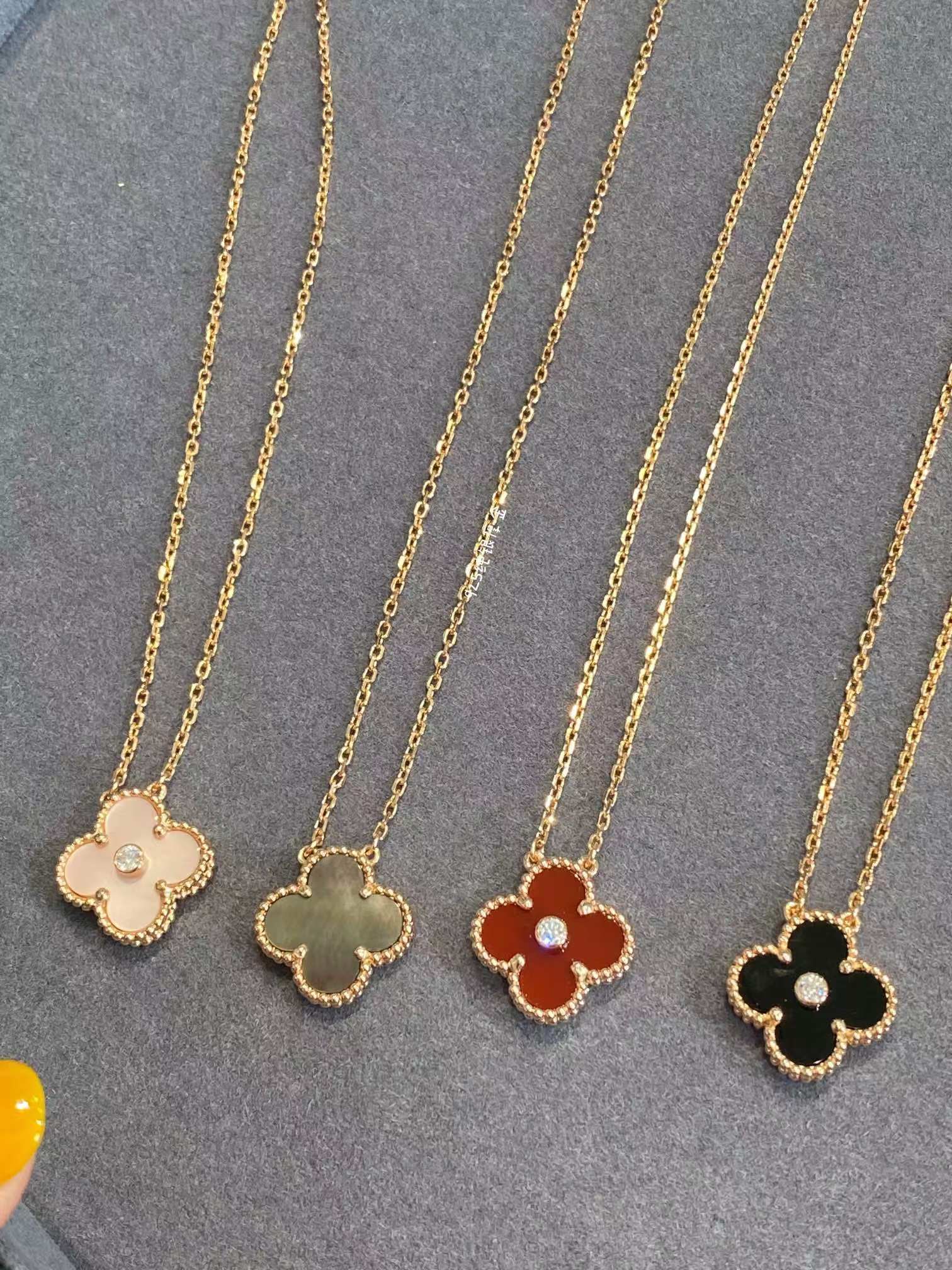 VCA Vintage Alhambra Pendant Necklace - Rose Gold - Image 3