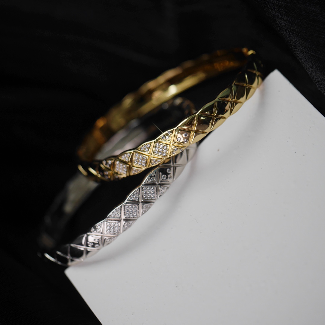 Chanel Diamond Coco Crush Bangle Bracelet - Wide Version - Image 2