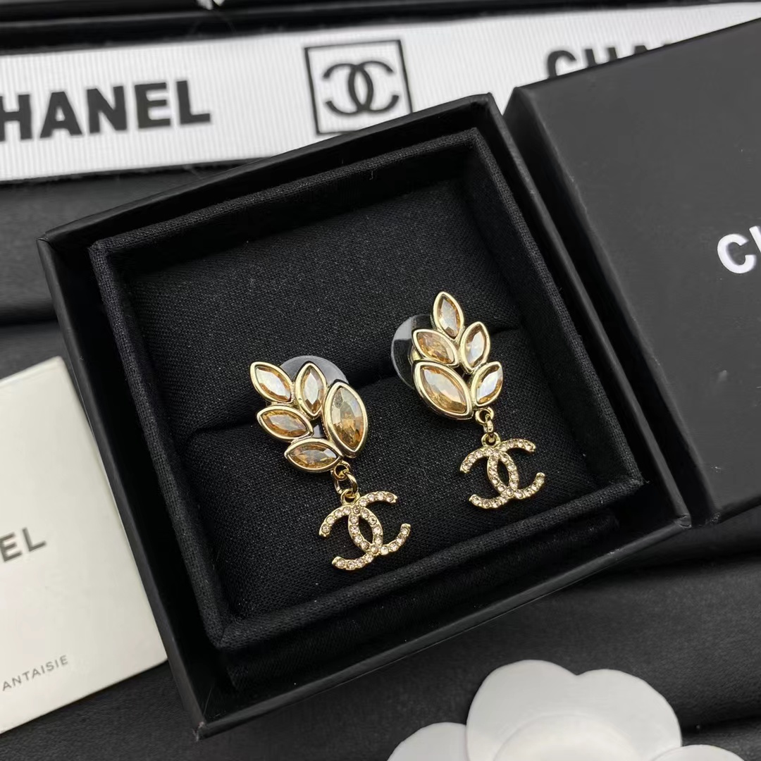 Chanel Amber Leaf Earrings - Image 4