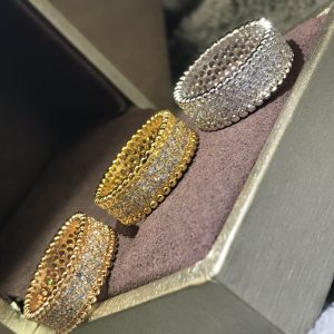 VCA Wide Perlee Diamonds Ring