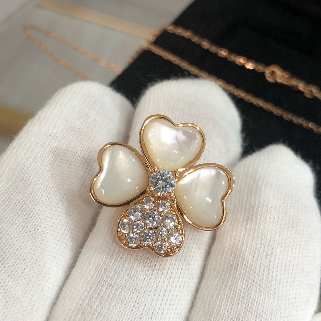 VCA Clover Detachable Pendant Necklace & Brooch 2-in-1 - Image 2