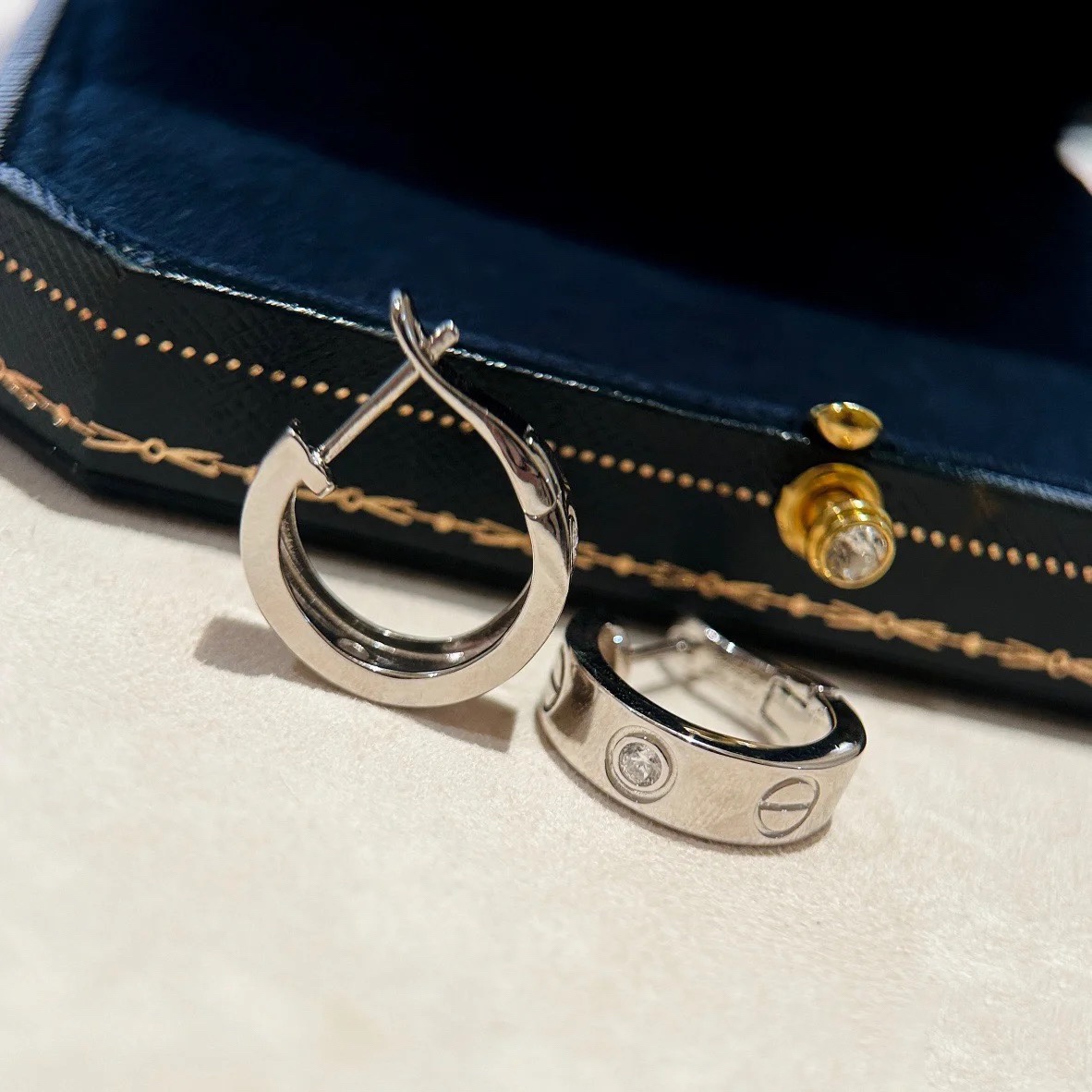 Cartier LEVE Half Hoop Earrings - Image 3