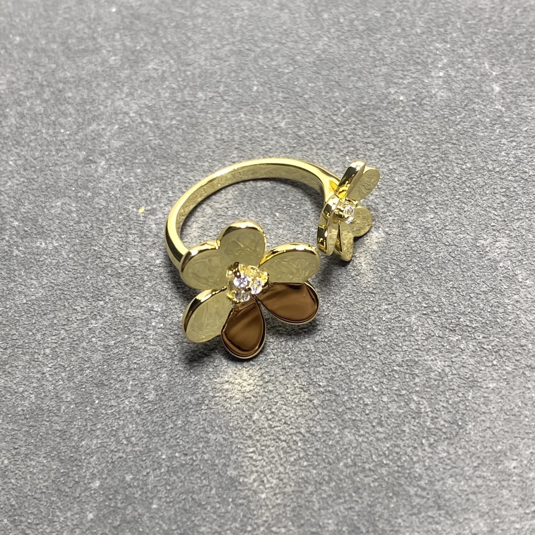 VCA 2 Flowers Frivole Between the Finger Ring - Image 8