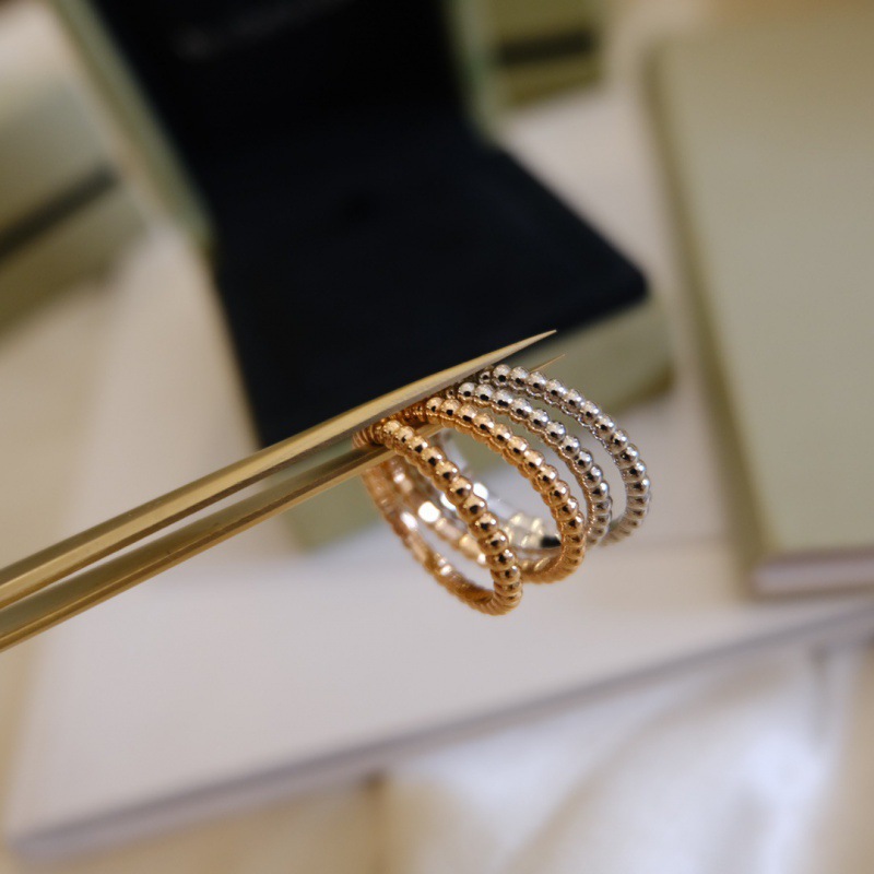 VCA Perlee Minimalist Ring - Image 3