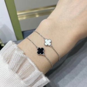 VCA Black Onyx Sweet Alhambra Black Agate Bracelet, 1 Motif