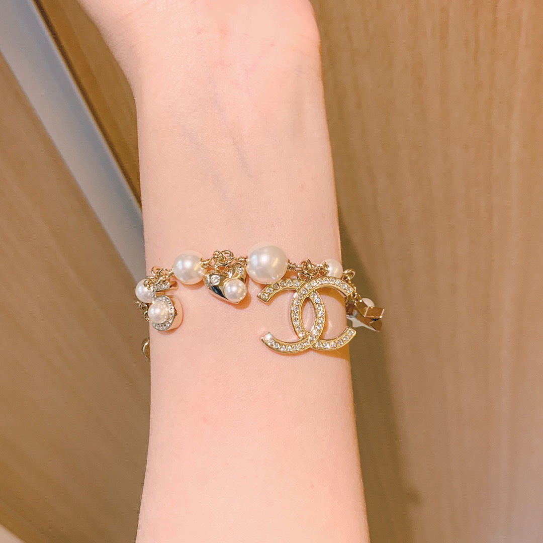 Chanel Chain Pearl Bracelet with Star Heart NO.5 CC Charms - Image 3