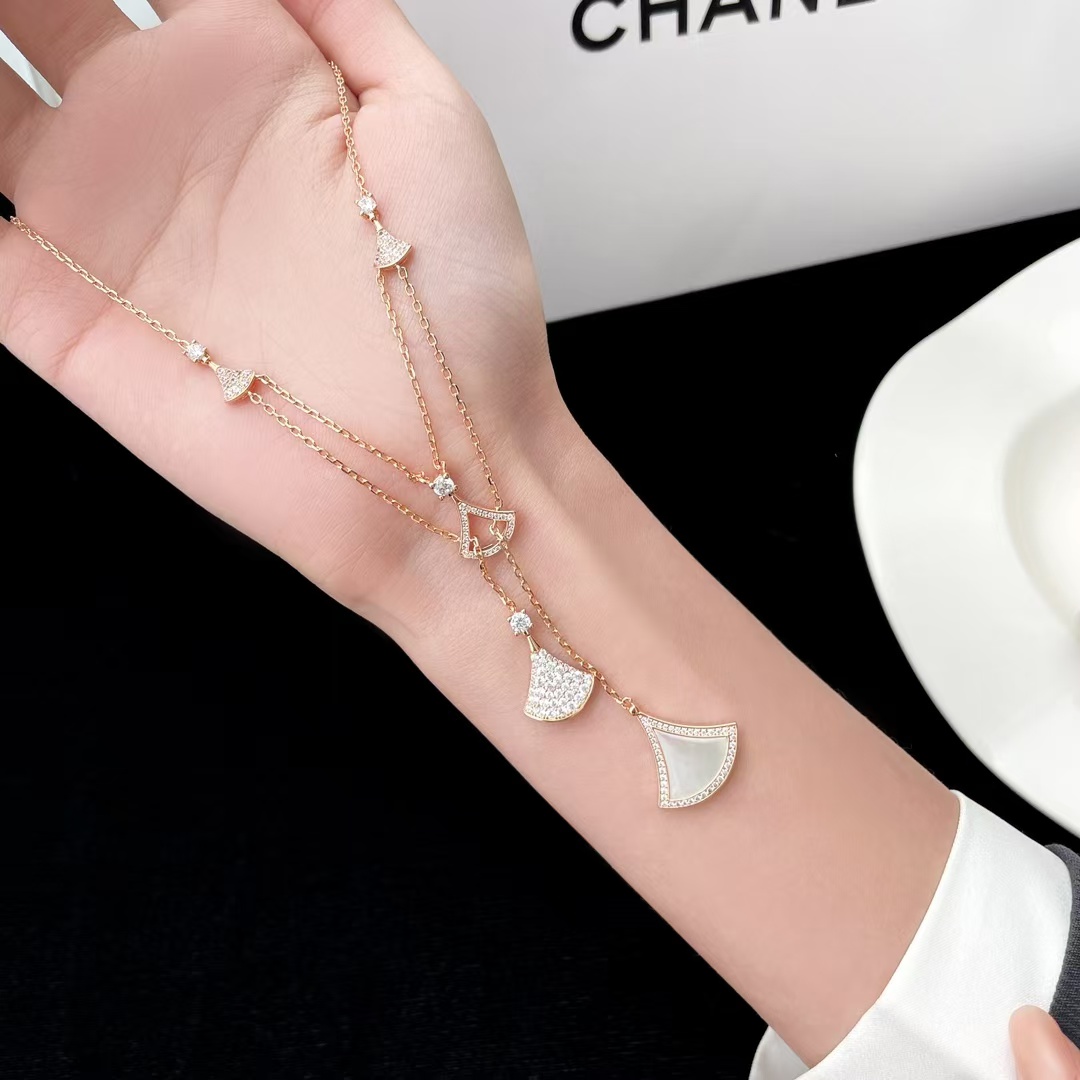 Bvlgari Divas' Dream Necklace - Image 6