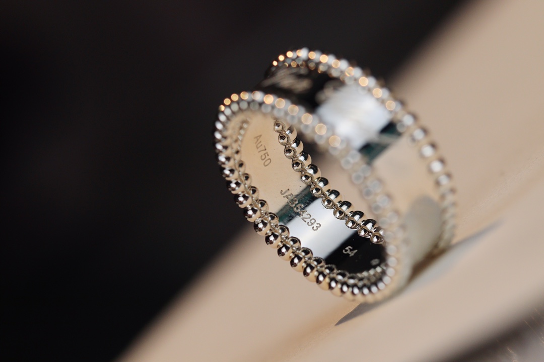 VCA Perlee Signature Ring - Image 2