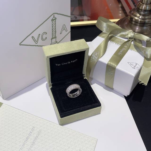 VCA Wide Perlee Diamonds Ring - Image 2