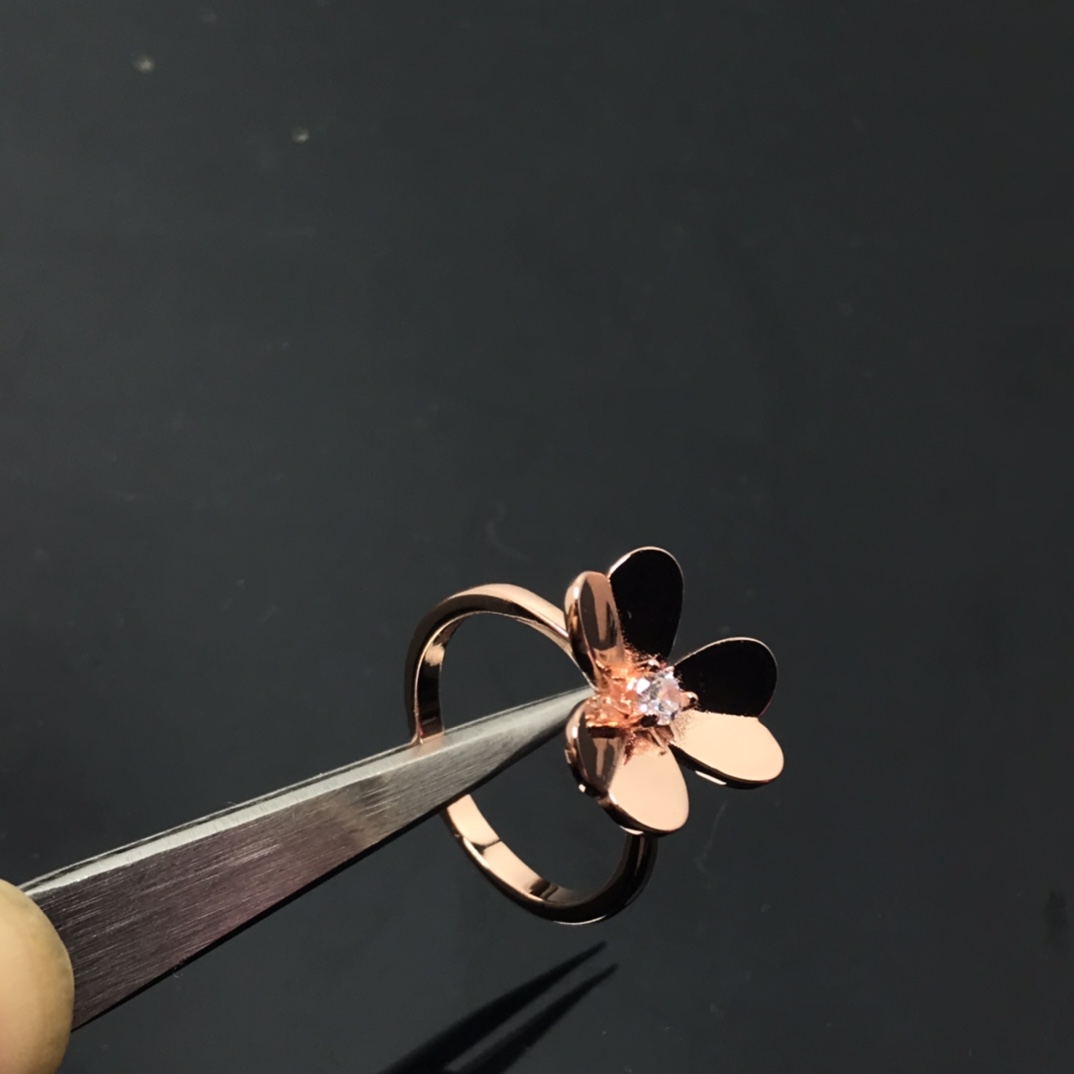 VCA 1 Motif Flower Frivole Ring - Image 3