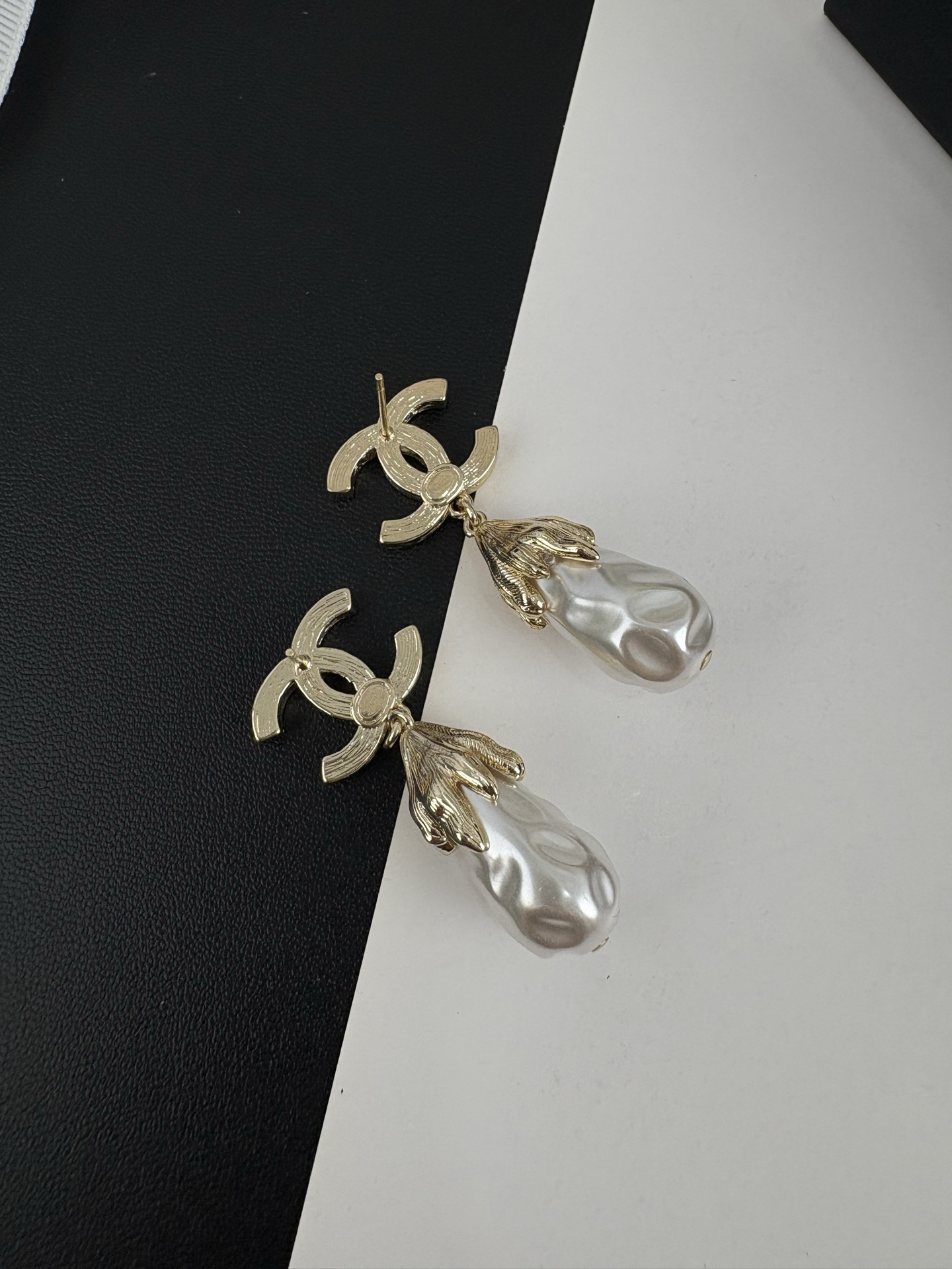 Chanel Vintage Baroque Pearl Dangle Earrings - Image 7