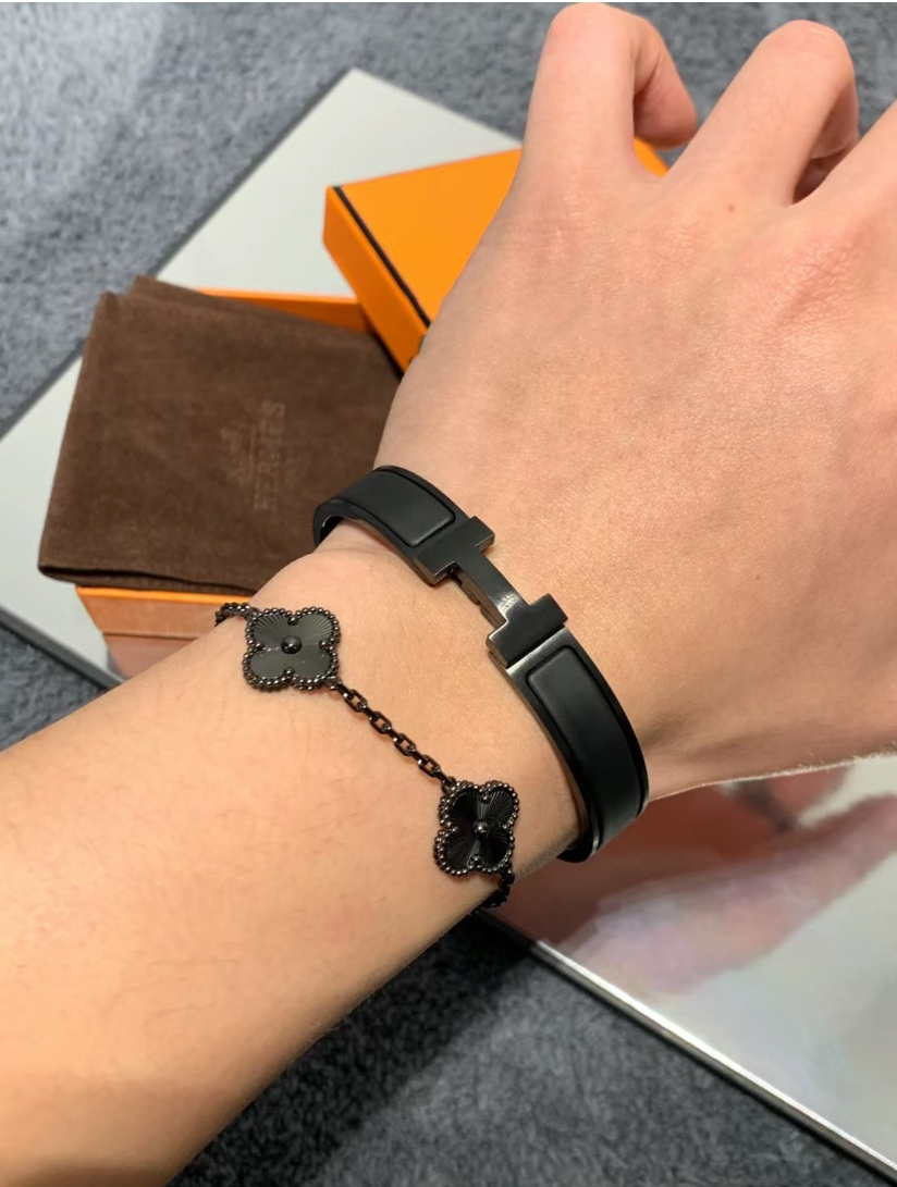 VCA Darth Vader Black Vintage Alhambra 5 Motifs Bracelet - Image 11