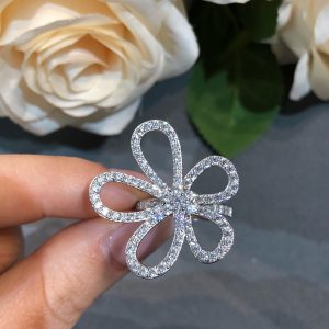 VCA Flowerlace Ring