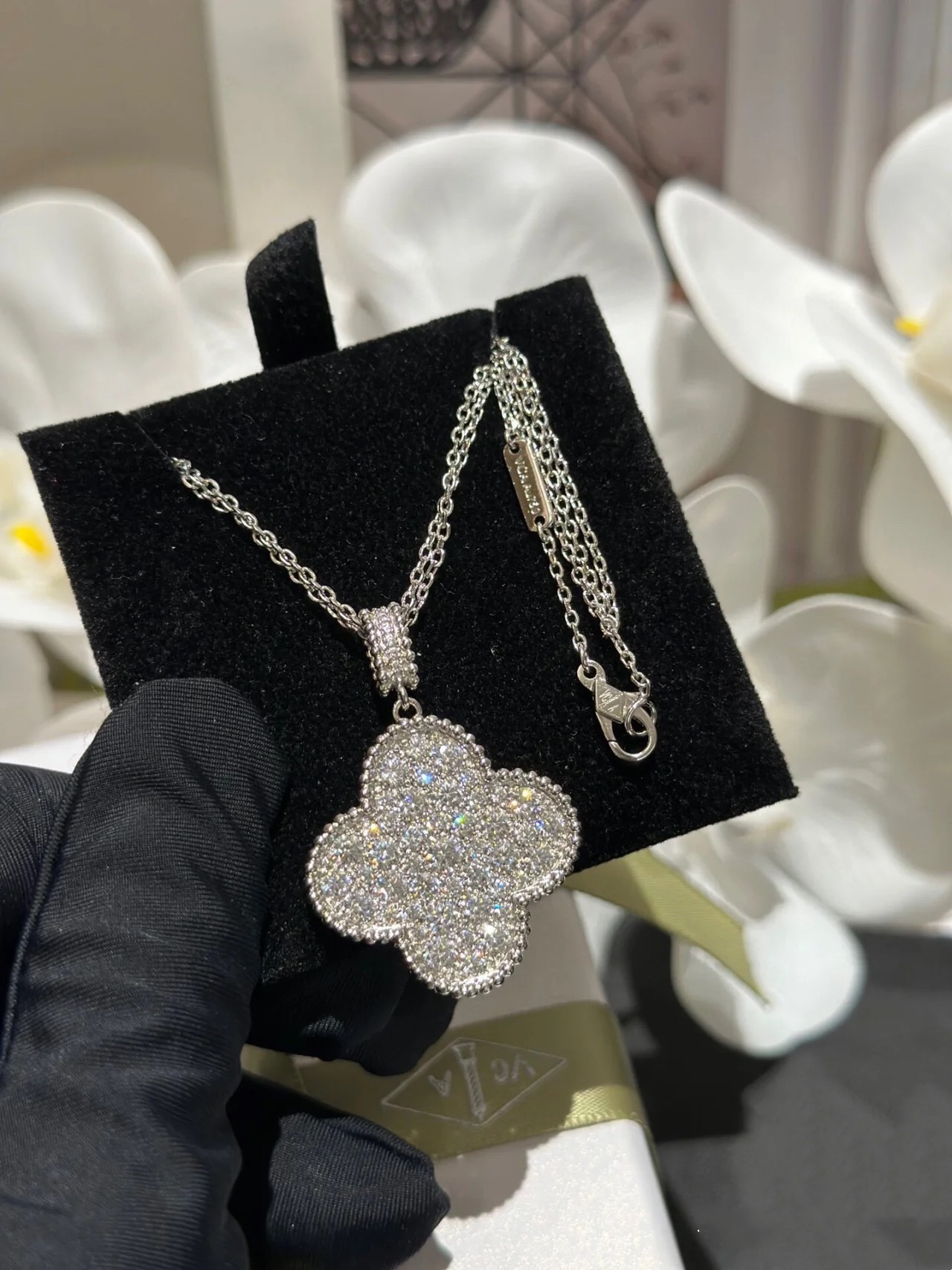 VCA Full Diamond Paved Large Clover Magic Alhambra Long Necklace, 1 motif - Image 3