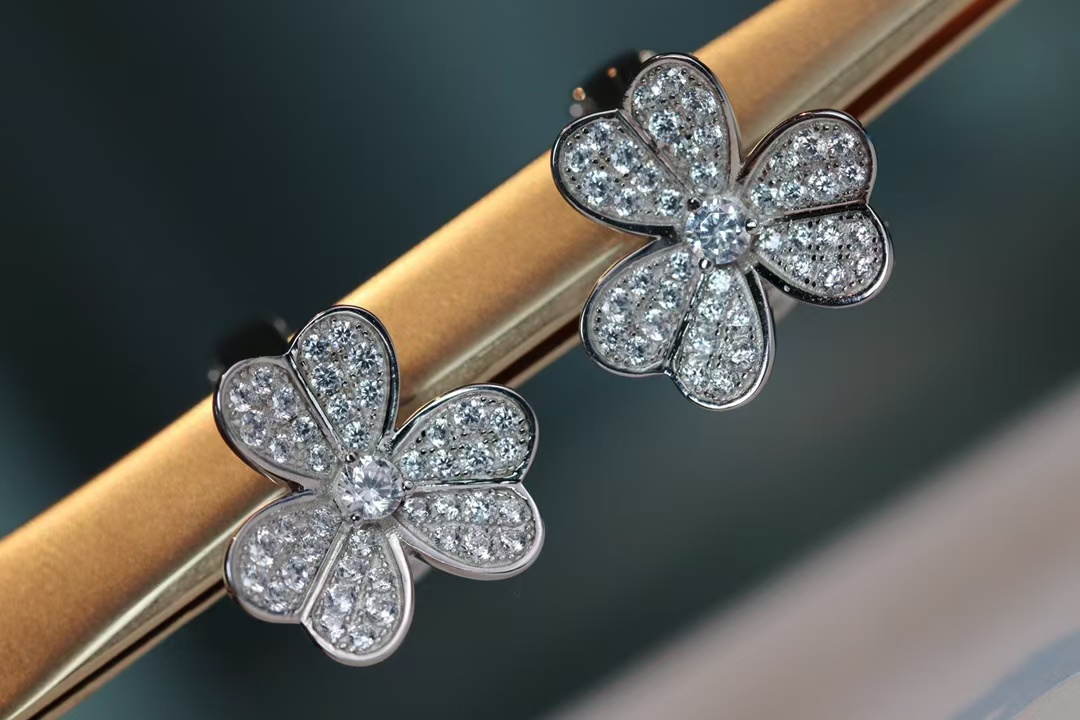 VCA Frivole Earrings - Small - Image 5