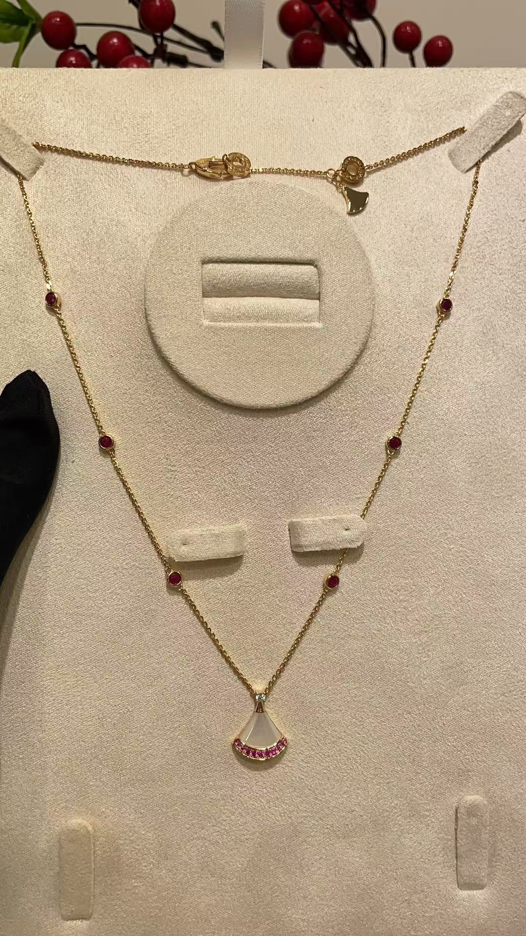 Bvlgari Divas' Dream Necklace - Image 4